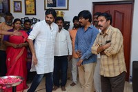 Pawan Kalyan Pays Homage To Vijaya Nirmala